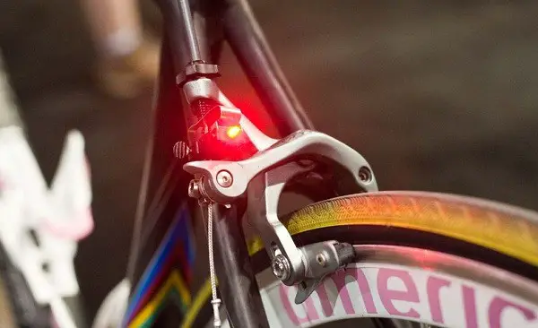Apa yang dimaksud dengan lampu rem pada sepeda