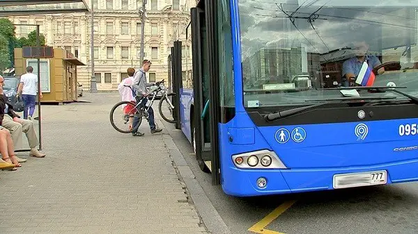 Membawa sepeda di dalam bus: aturan dan fitur