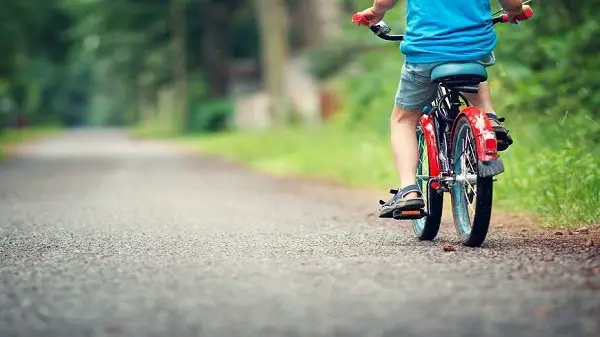 Pada usia berapa Anda bisa mengendarai sepeda