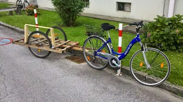 trailer sepeda yang terbuat dari kayu